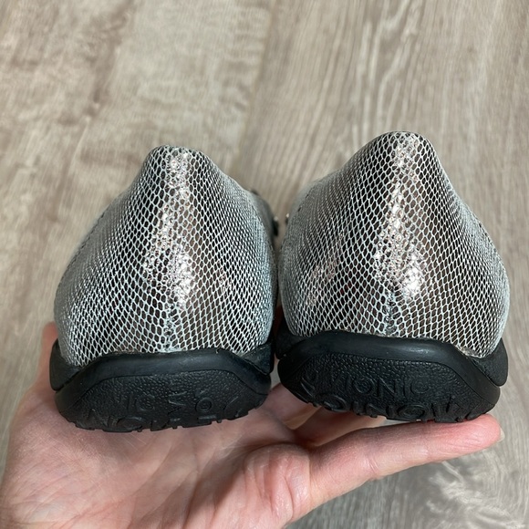 Vionic Orthoheel Alda Pewter Leather Reptile Slip On Loafers Chain 8.5W - Picture 11 of 15